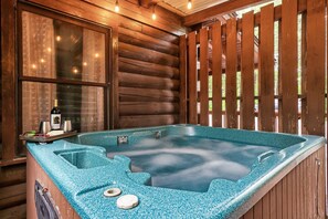 Interior - Peaceful Hideaway > 6 Mins to Dollywood & Parkway, ~Games, Hot-tub, Firepit! (Sevierville)