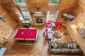 Game room - Peaceful Hideaway > 6 Mins to Dollywood & Parkway, ~Games, Hot-tub, Firepit! (Sevierville)
