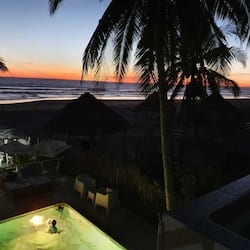 2 piscinas al aire libre, sombrillas, guardavidas en la propiedad