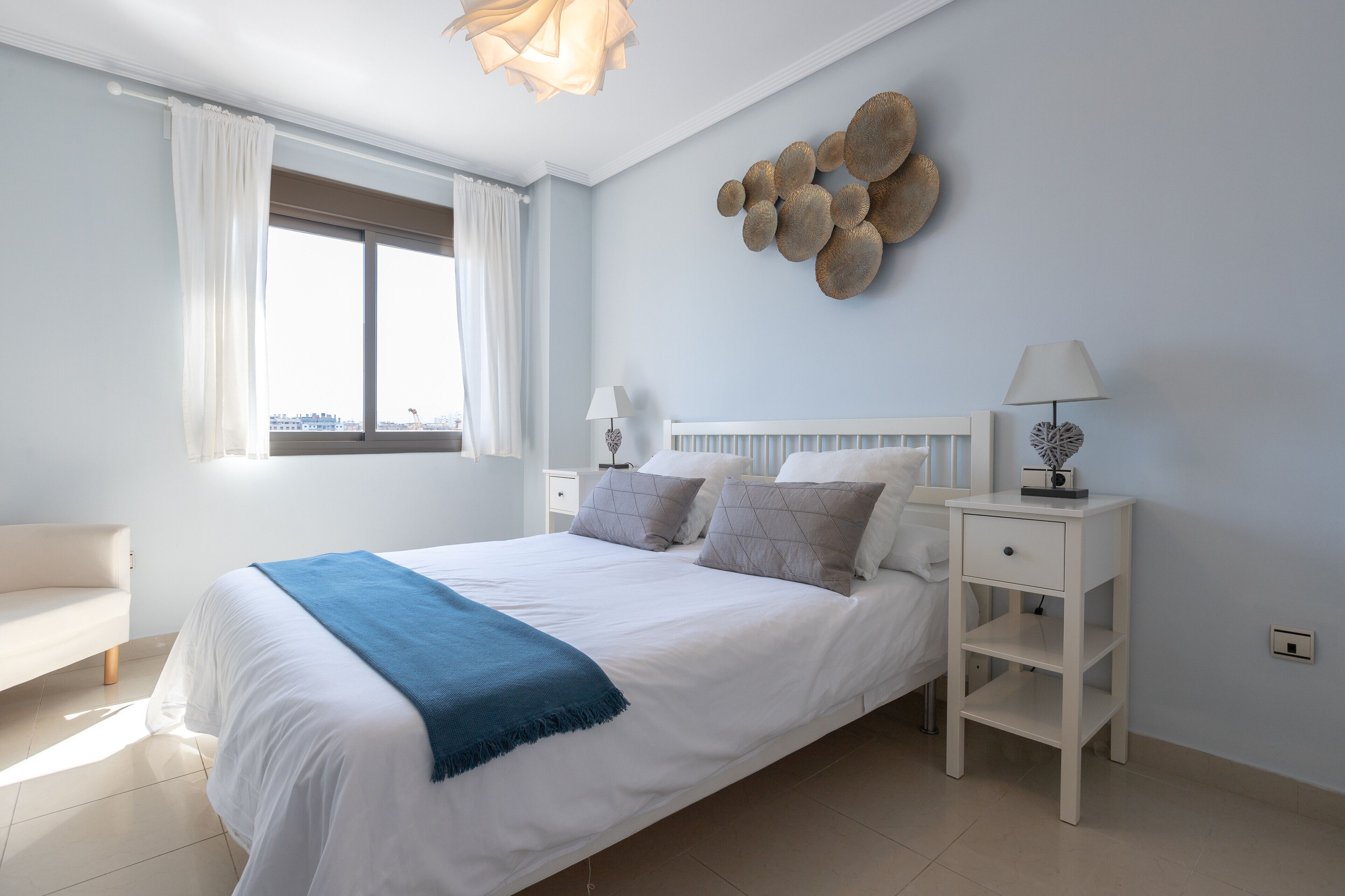 3 slaapkamers, een strijkplank/strijkijzer, gratis wifi, beddengoed