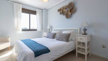 3 slaapkamers, een strijkplank/strijkijzer, gratis wifi, beddengoed