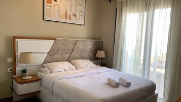 3 bedrooms, desk, soundproofing, iron/ironing board