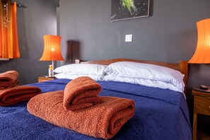 13 habitaciones, tabla de planchar con plancha, wifi y ropa de cama 