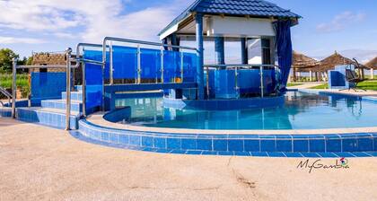 Lovely 13-Bed Complex on Cape Point Beach, Bakau