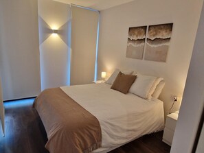 2 slaapkamers, een strijkplank/strijkijzer, internet, beddengoed