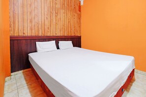 Chambre Double Standard | Espace de travail pour ordinateur portable, Wi-Fi gratuit, draps fournis