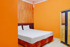 Standard Double Room | Laptop workspace, free WiFi, bed sheets
