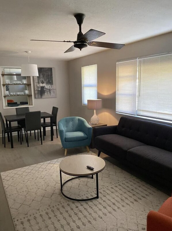 Living area - Charming Brick Home in Grovetown (Grovetown)