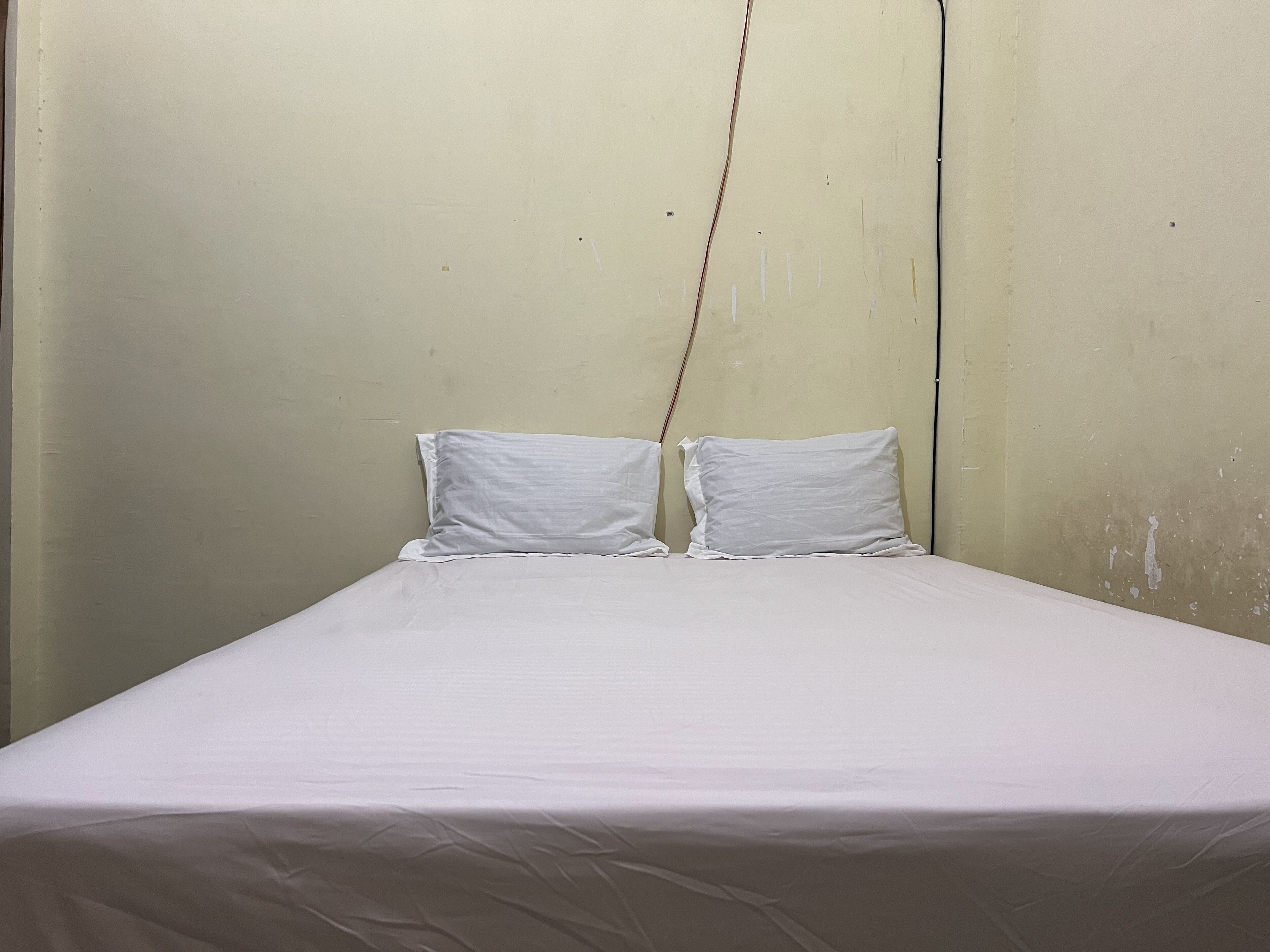 deluxe double room | laptop workspace, free wifi, bed sheets