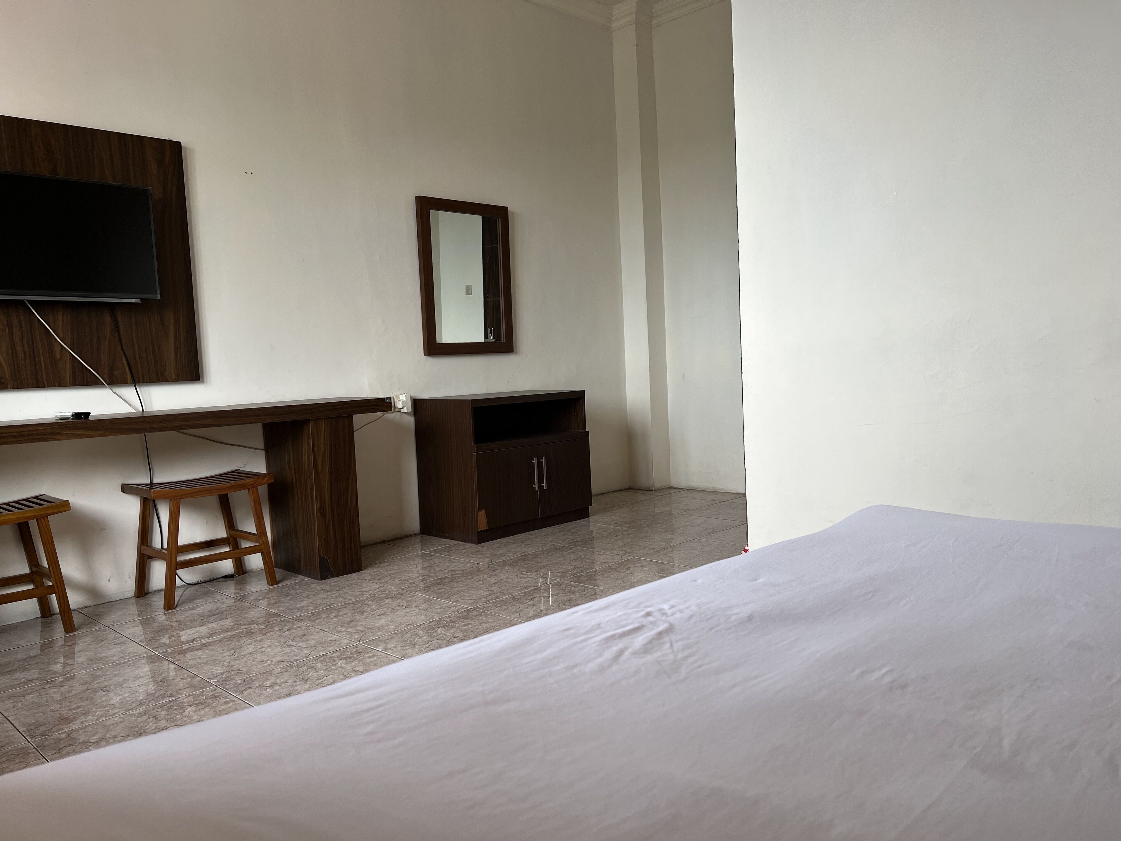 deluxe double room | laptop workspace, free wifi, bed sheets