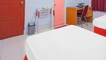 Standard Twin Room | Desk, laptop workspace, free WiFi, bed sheets