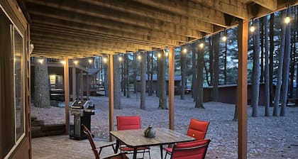Lake-view 2-bedroom Cabin Home on Lake Delton Wisconsin Dells