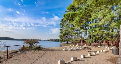 Lake-view 2-bedroom Cabin Home on Lake Delton Wisconsin Dells