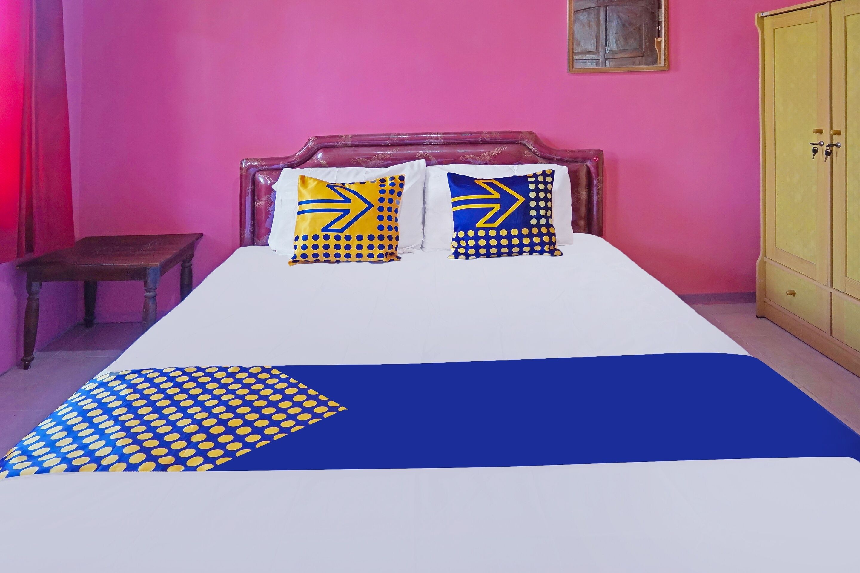 Free WiFi, bed sheets