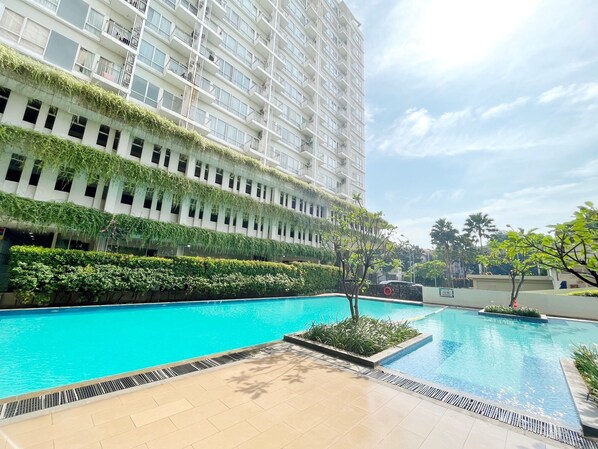 Outdoor pool - Altiz Apartments at Bintaro by OkeStay (South Tangerang)