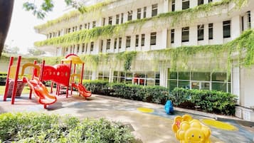 Children’s play area – outdoor