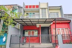 Front of property - OYO Life  92091 Citra Omah Syariah (Malang)