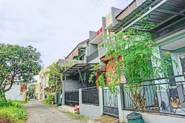 Front of property - OYO Life  92091 Citra Omah Syariah (Malang)