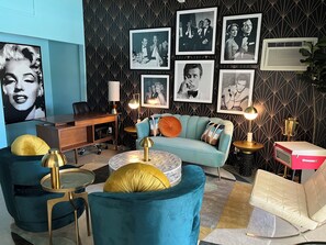 Smart TV, fireplace, books, offices