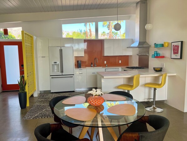 Fridge, microwave, oven, stovetop - Jazzy Mid-Century Designer Home with Speakeasy (Palm Springs)