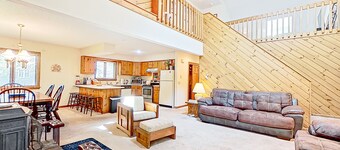 Cozy condo on the river with a wood-burning stove, deck & W/D - near skiing