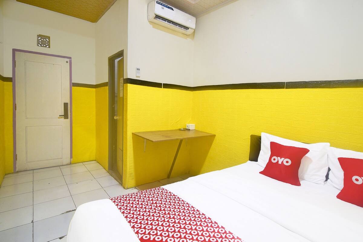 Standard Double Room | Laptop workspace, soundproofing, bed sheets