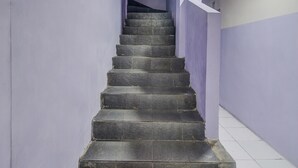 A staircase with a handrail, leading up to a landing. - Hotel O Superstar Kost Dan Homestay (Tomohon)