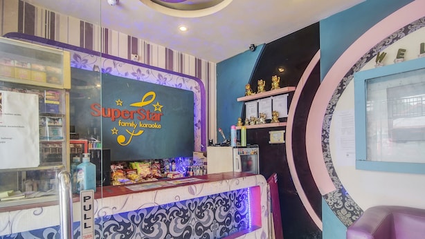 A family karaoke bar named 'SuperStar' with a counter, various snacks, and a 'Pull' sign. - Hotel O Superstar Kost Dan Homestay (Tomohon)