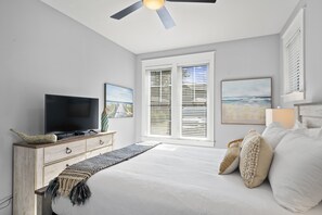 3 bedrooms, desk, iron/ironing board, free WiFi