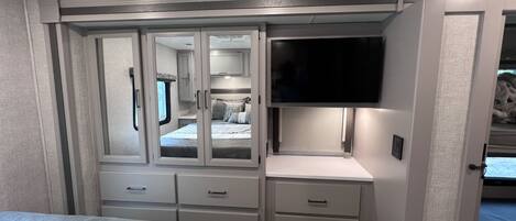 1 habitación y ropa de cama