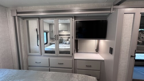 Luxury RV with Bunkbeds Stationed on serene Grand River with private golf course