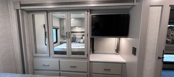 Luxury RV with Bunkbeds Stationed on serene Grand River with private golf course