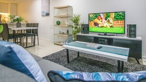 Living area - New Zen at the Waterfront - Luxury Home (Darwin)