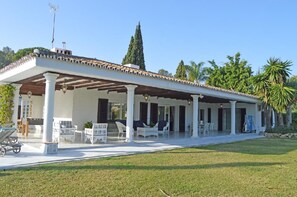 Terrace/patio - Villa mit Privater Pool, 5 Schlafzimmer, Puerto Banus, Marbella, (Marbella)