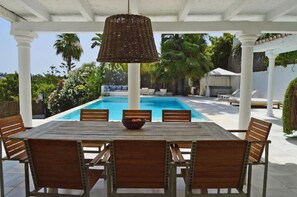 Outdoor dining - Villa im Spanischen Stil mit Moderner Dekoration (Marbella)