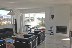 Interior - Villa im Spanischen Stil mit Moderner Dekoration (Marbella)