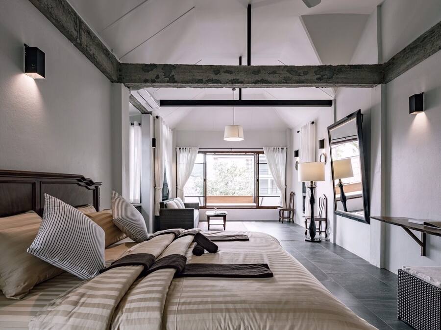 Minibar, desk, free WiFi, bed sheets