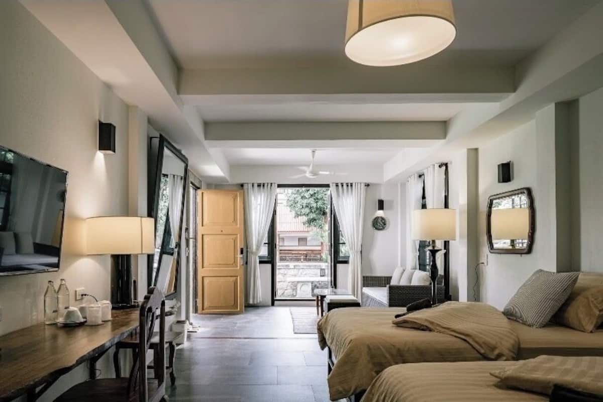 Suite with Terrace | Minibar, desk, free WiFi, bed sheets