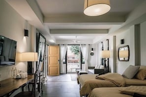 Suite with Terrace | Minibar, meja kerja, Wi-Fi gratis, dan seprai linen