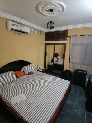 1 bedroom, WiFi - Chambre Salon (Lomé)