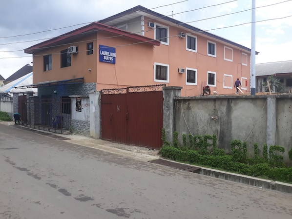 واجهة المنشأة