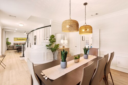 Kid-Friendly Backyard, Pool & Game Room – Ideal for Families & Lg Grp - Slps 15