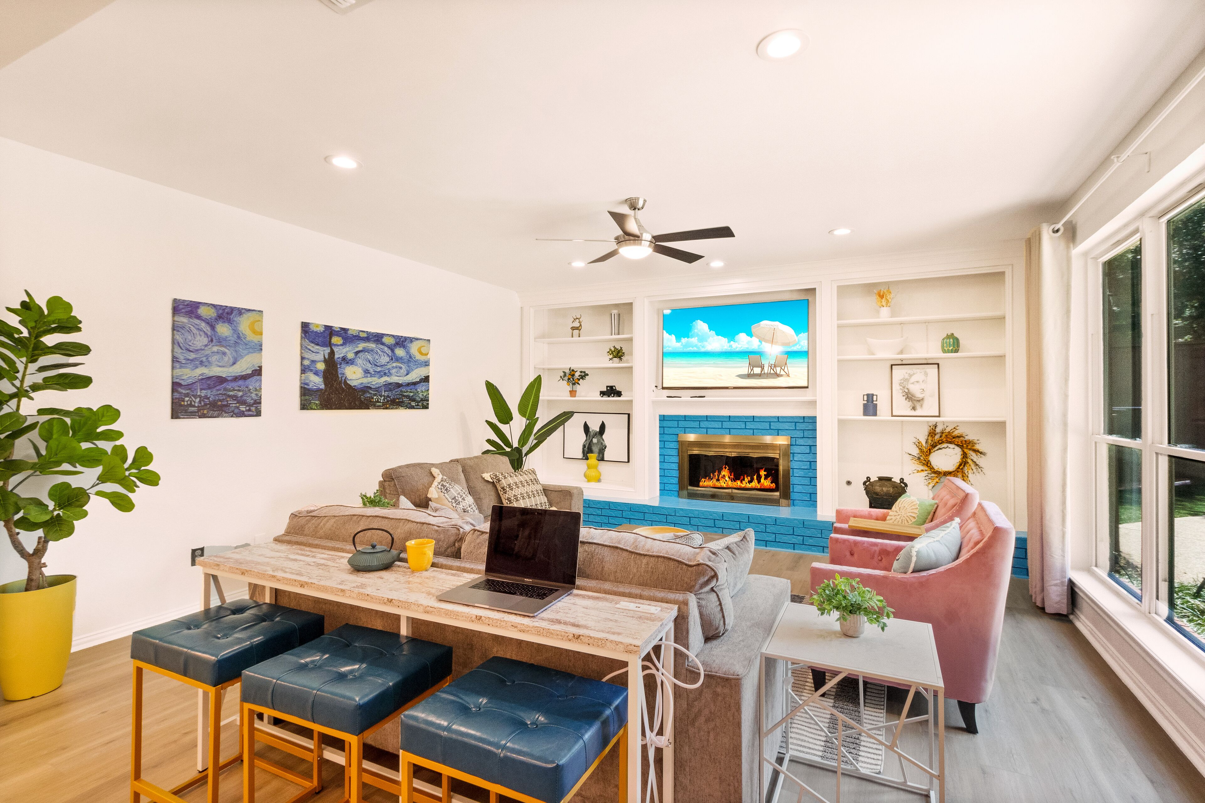 Smart TV, mesa de pingue-pongue, livros