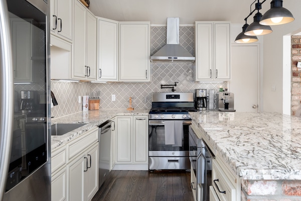 Geladeira, micro-ondas, fogão, cooktop