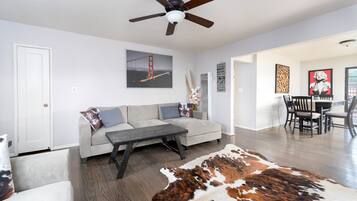 TV connectée, cheminée, médiathÚque