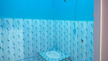 Double Room | Bathroom | Shower, towels