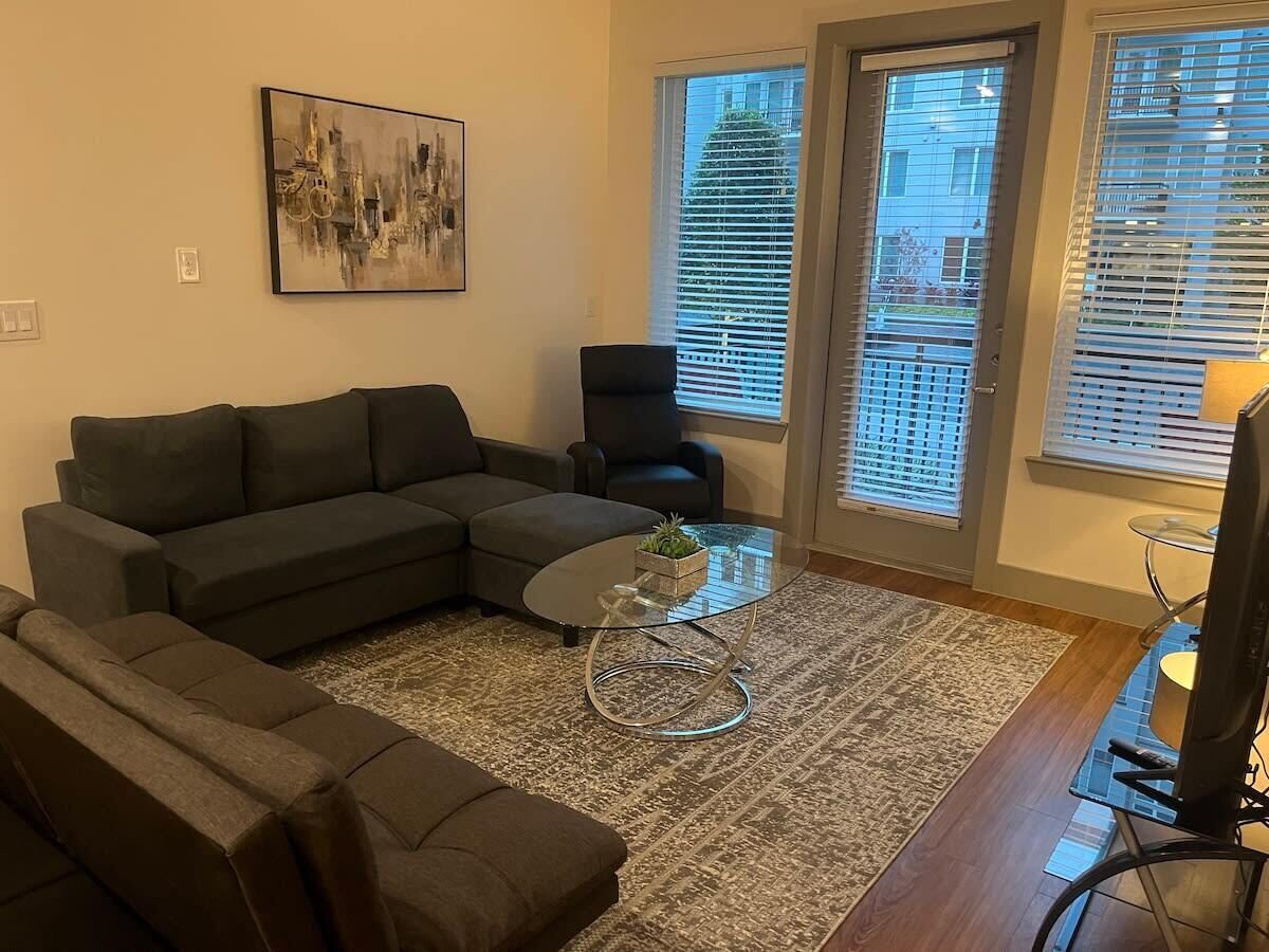 Spacious 2 bed/2bath in the Galleria
