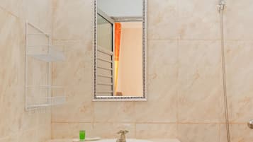 Standard Double Room | Bathroom | Shower