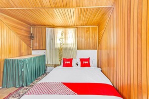 Double Room | Laptop workspace, free WiFi, bed sheets