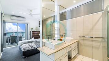 Executive Condo | 3 bedrooms, desk, laptop workspace, soundproofing